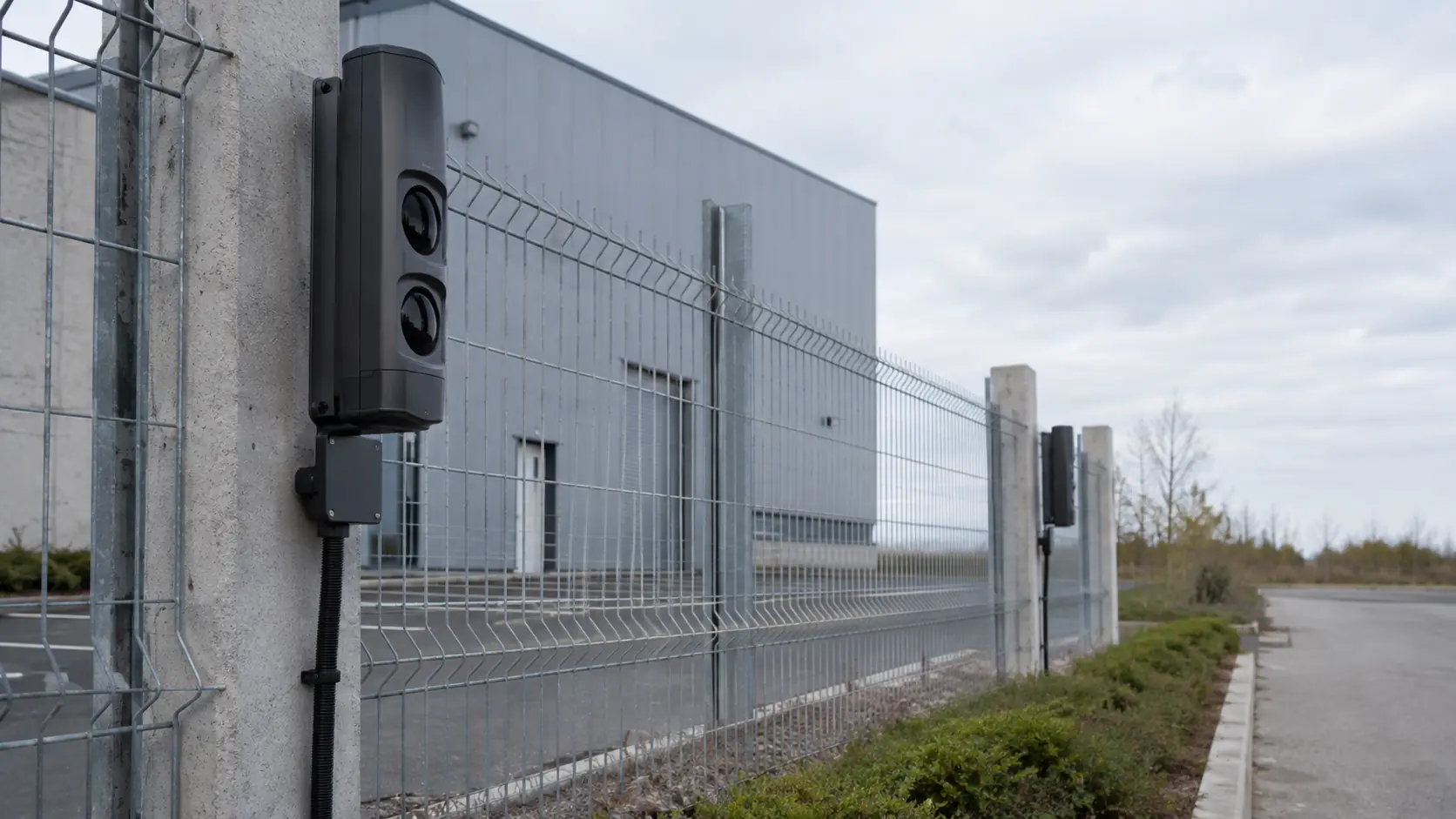 Installation illustrant Alarme périmétrique et détection extérieure professionnelle
