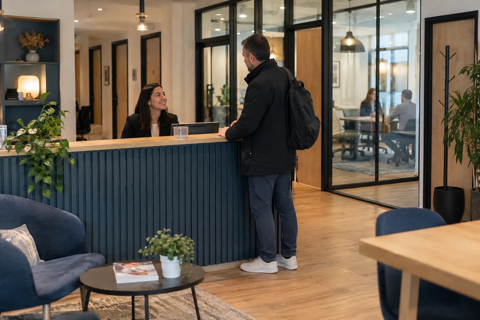Illustration d’un coworking fictif : accueil d’un visiteur, bureaux et salle de réunion distincts