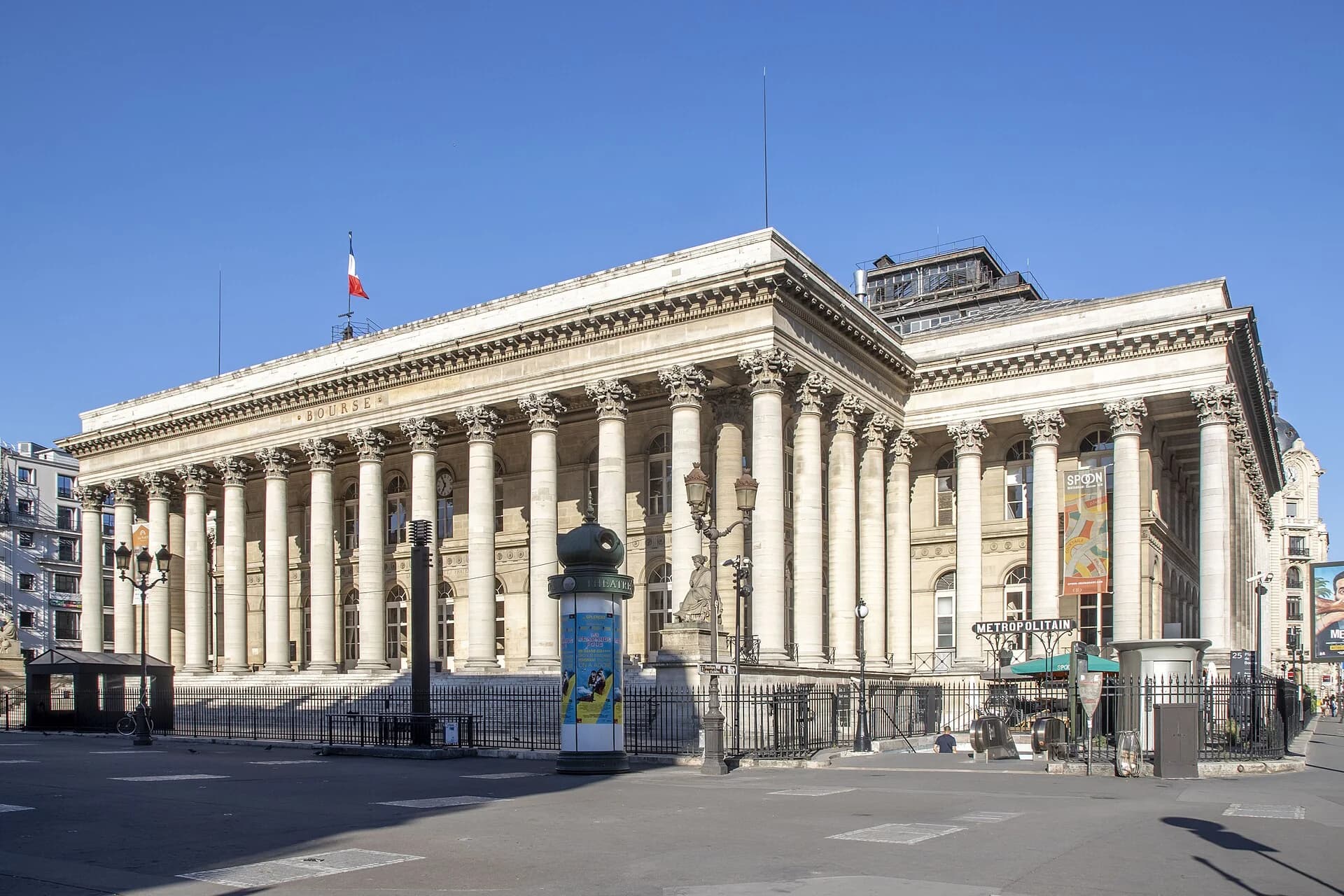 La façade du palais Brongniart, dans le 2e arrondissement de Paris.