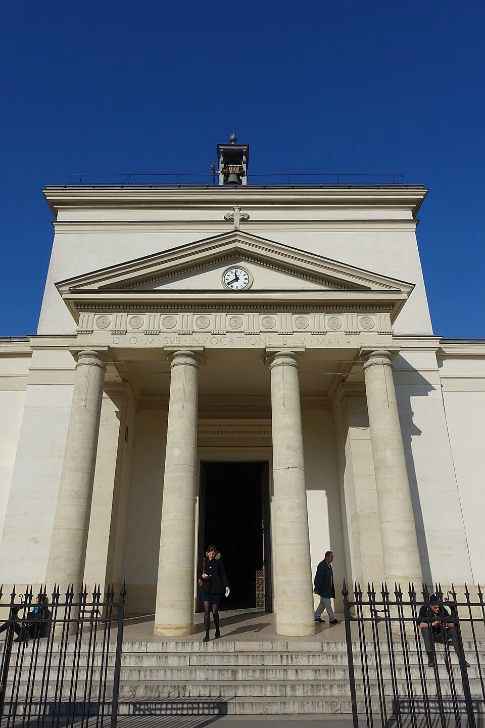 La façade de l’église Sainte-Marie-des-Batignolles, dans le 17e arrondissement