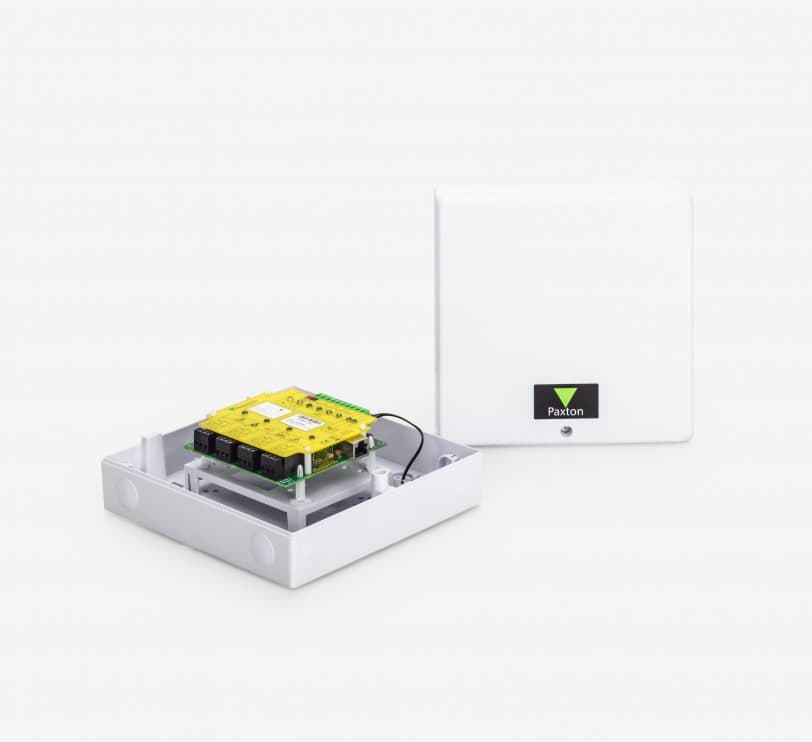 Photo officielle : Paxton Net2 I/O board avec boîtier plastique