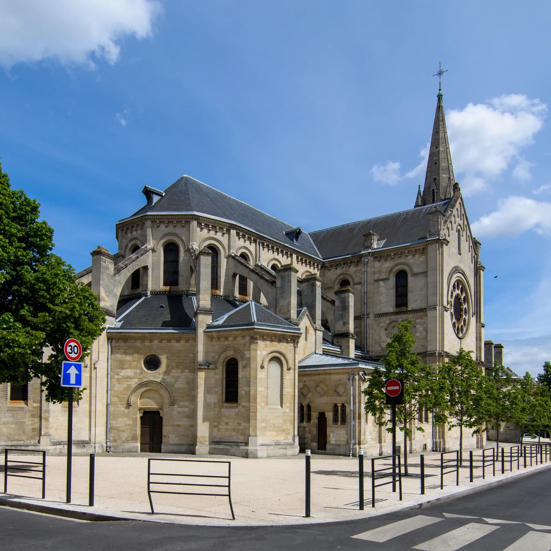 Le chevet de la basilique Saint-Denys à Argenteuil