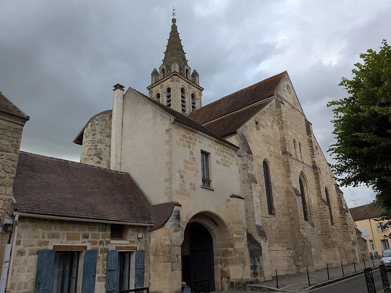 L’église Saint-Christophe dans le village de Cergy