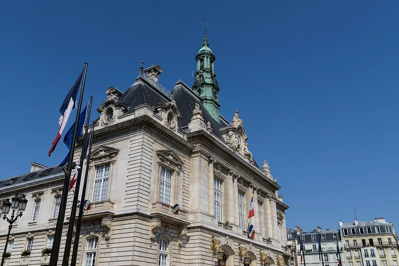 L’hôtel de ville de Levallois-Perret depuis le sud-est