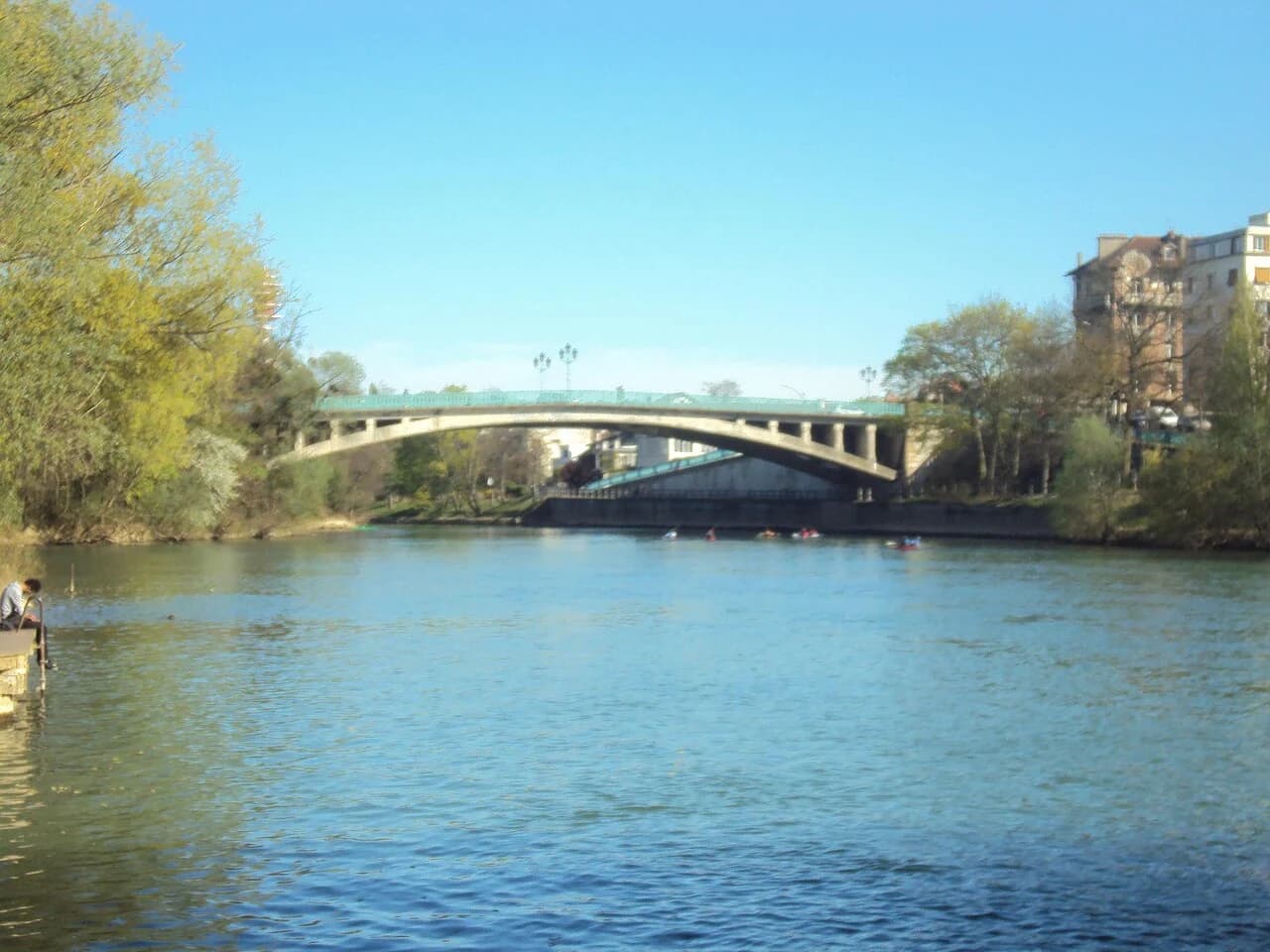 Le pont de Champigny et les bords de Marne au printemps