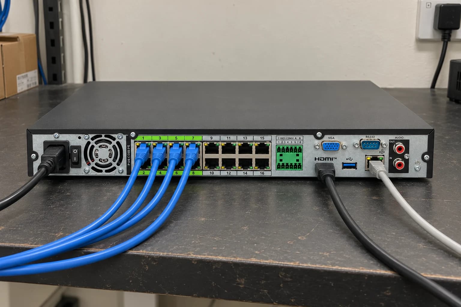 Enregistreur vidéo IP avec raccordements réseau RJ45 PoE