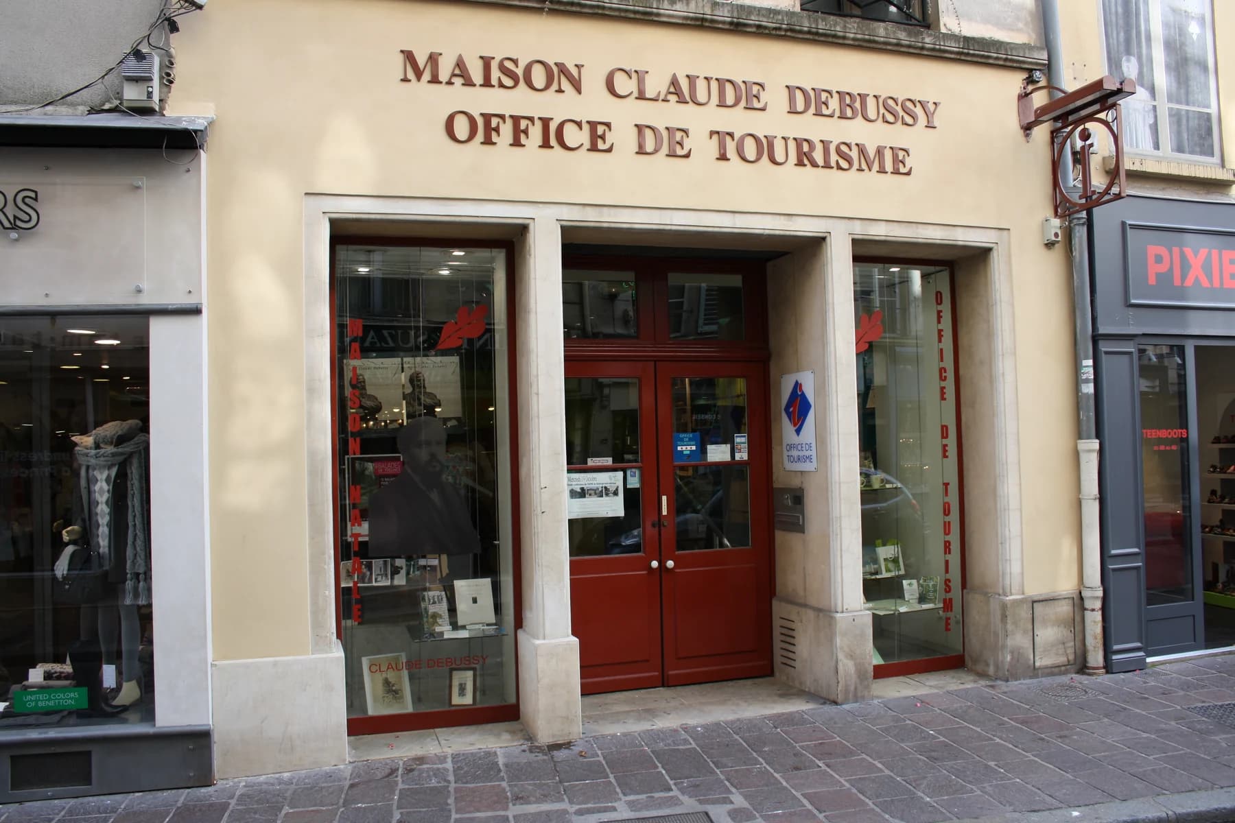 Façade de la maison Claude Debussy rue au Pain à Saint-Germain-en-Laye, en 2011